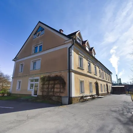 Altbauwohnung In Staedtischer Ruhelage * Feldbach (Styria)