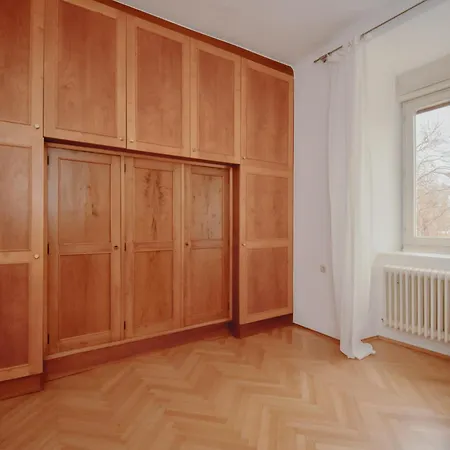 Altbauwohnung In Staedtischer Ruhelage Apartmán