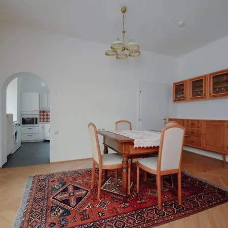 Apartmán Altbauwohnung In Staedtischer Ruhelage *