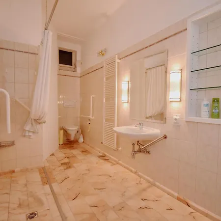 Appartement Altbauwohnung In Staedtischer Ruhelage