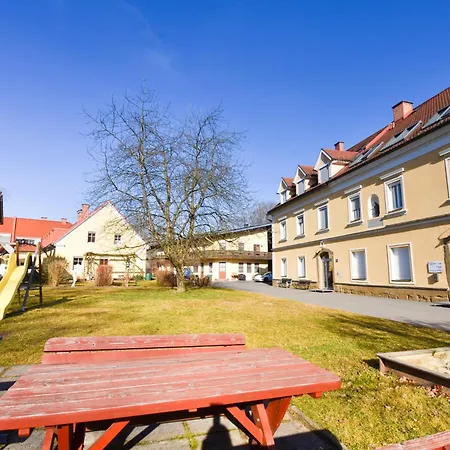 Altbauwohnung In Staedtischer Ruhelage Appartement *