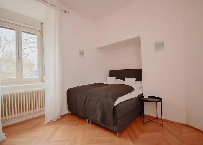 Altbauwohnung In Staedtischer Ruhelage * Feldbach (Styria)