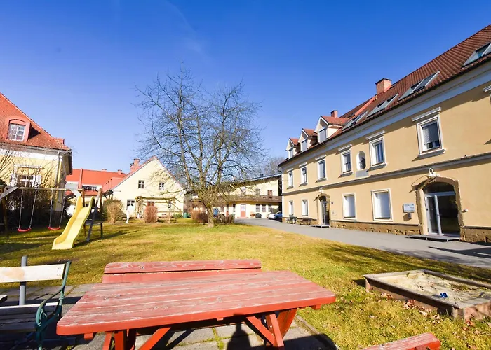 Altbauwohnung In Staedtischer Ruhelage Apartmán *